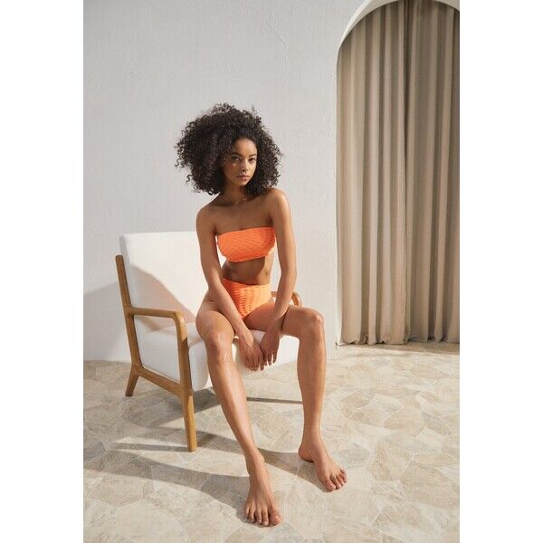 Good American Góra od bikini GOM81J000-H11