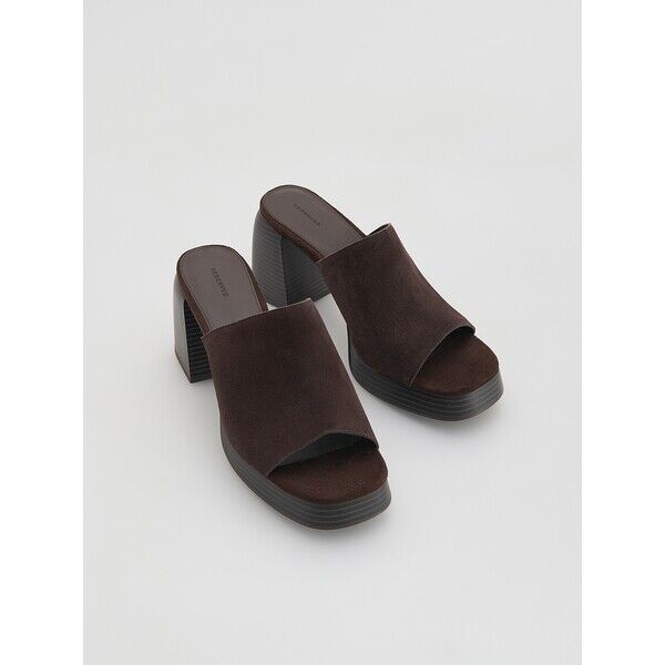 Reserved Zamszowe mule na obcasie 813ID-89X
