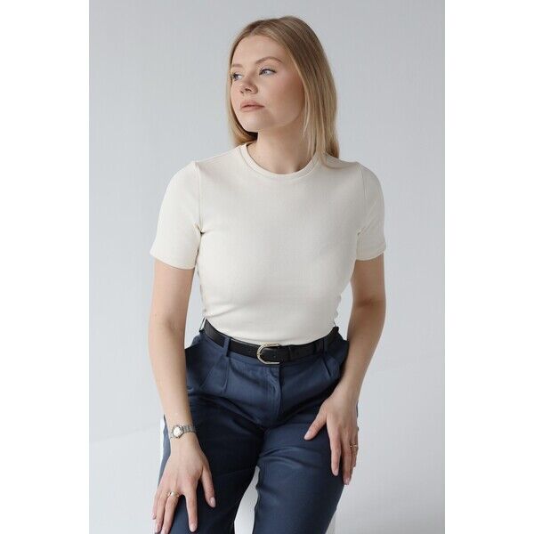 ANNA WATRAS T-shirt z wysokim dekoltem z dzianiny - styl i elegancja 5900000309323