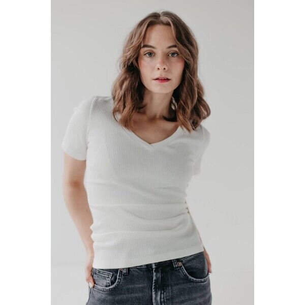 T-shirt z dekoltem V | ELLA | ANNA WATRAS 5900000376899