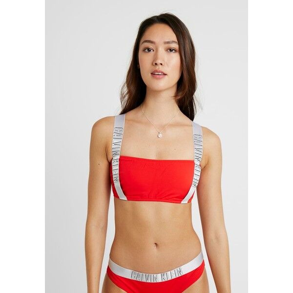 Calvin Klein Swimwear INTENSE POWER STRAP BANDEAU Góra od bikini fiery red C1781J015
